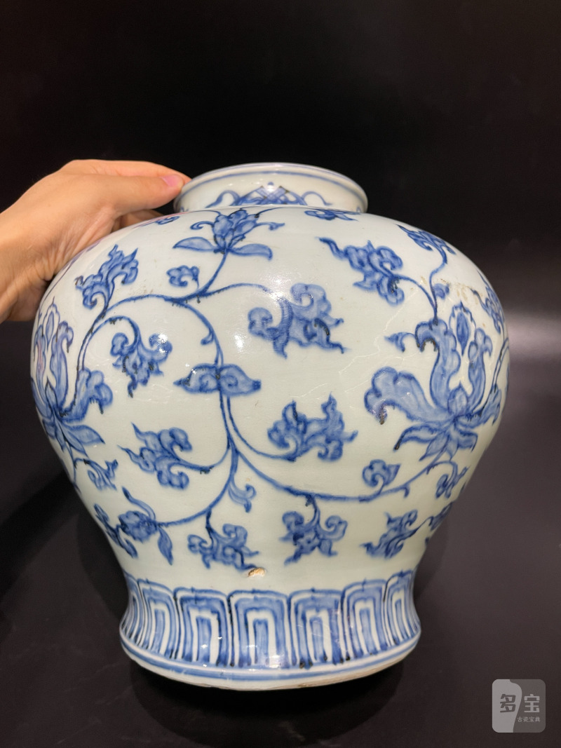 明成化 青花缠枝莲纹罐 - 图8